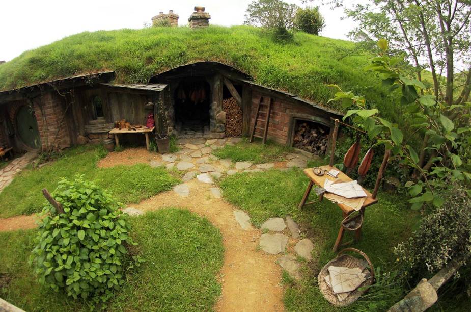 Cada uma das 44 casinhas de Hobbiton tem tamanho, cor e decoração diferentes Cada uma das 44 casinhas de Hobbiton tem tamanho, cor e decoração diferentes