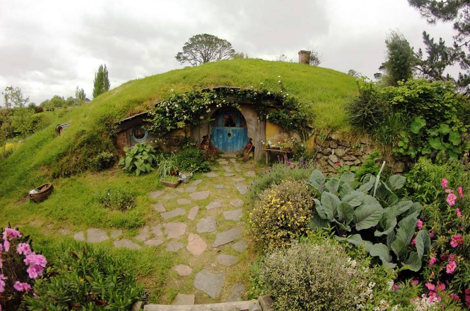 Cada uma das 44 casinhas de Hobbiton tem tamanho, cor e decoração diferentes