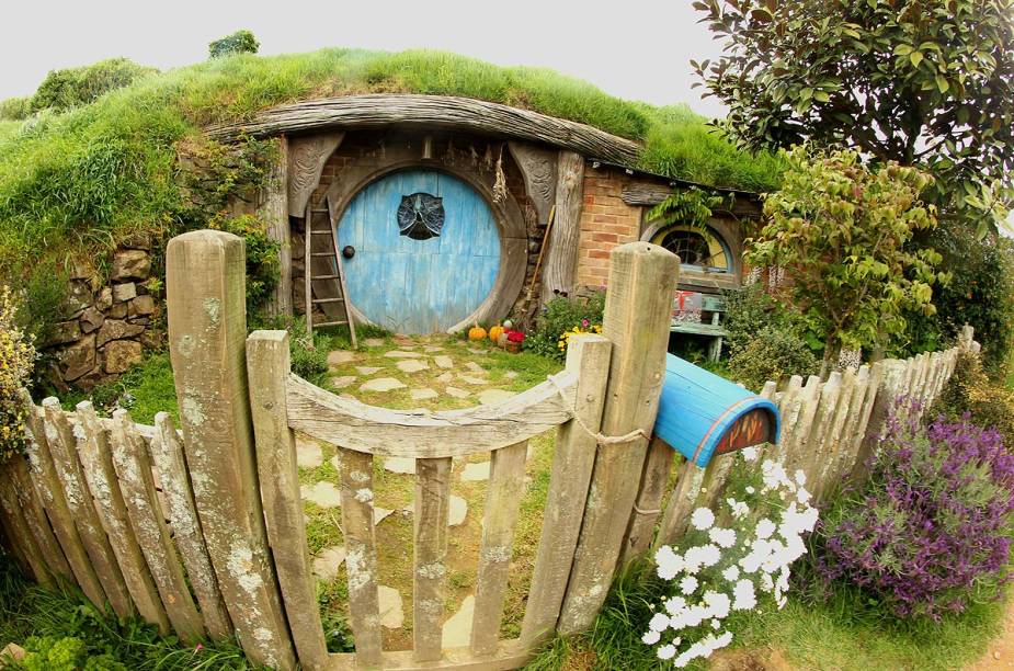 A vila Hobbiton foi construída na fazenda da família Alexander, em Matata, na Nova Zelândia A vila Hobbiton foi construída na fazenda da família Alexander, em Matata, na Nova Zelândia