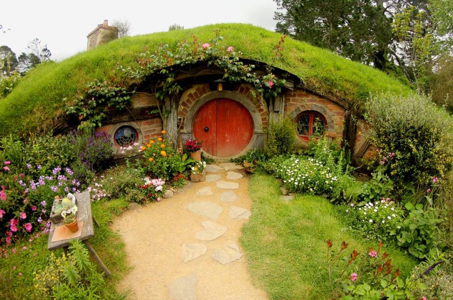 Cada uma das 44 casinhas de Hobbiton tem tamanho, cor e decoração diferentes Cada uma das 44 casinhas de Hobbiton tem tamanho, cor e decoração diferentes