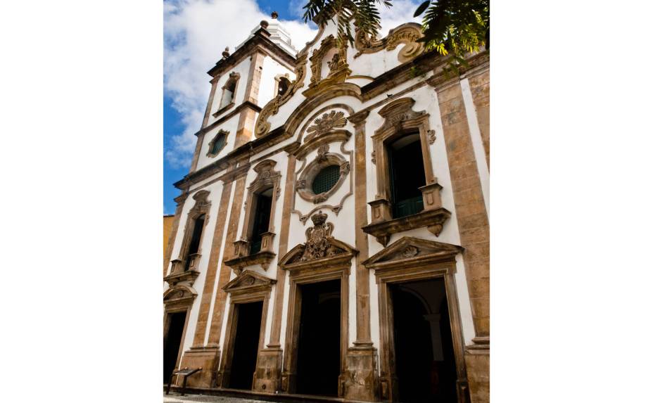 <a href="https://viajeaqui.abril.com.br/estabelecimentos/br-pe-recife-atracao-igreja-n-s-do-rosario-dos-homens-pretos" rel="Igreja Nossa Senhora do Rosário dos Homens Pretos:"><strong>Igreja Nossa Senhora do Rosário dos Homens Pretos:</strong></a> erguida por escravos, tem altares barrocos e imagens do século 18 – Rua Estreita do Rosário (Santo Antônio), de segunda a sexta-feira das 08h às 17h <a href="https://viajeaqui.abril.com.br/estabelecimentos/br-pe-recife-atracao-igreja-n-s-do-rosario-dos-homens-pretos" rel="Igreja Nossa Senhora do Rosário dos Homens Pretos:"><strong>Igreja Nossa Senhora do Rosário dos Homens Pretos:</strong></a> erguida por escravos, tem altares barrocos e imagens do século 18 – Rua Estreita do Rosário (Santo Antônio), de segunda a sexta-feira das 08h às 17h