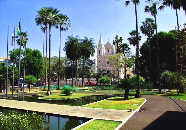 Entre as boas atrações de <strong><a href="https://viajeaqui.abril.com.br/cidades/br-pi-teresina" rel="Teresina" target="_self">Teresina</a></strong>, cercada por praças arborizadas, está o Palácio Karnak, de bela fachada e arquitetura clássica. De seus jardins, é possível avistar a <strong>Igreja de São Benedito, </strong>um dos templos católicos mais importantes da cidade Entre as boas atrações de <strong><a href="https://viajeaqui.abril.com.br/cidades/br-pi-teresina" rel="Teresina" target="_self">Teresina</a></strong>, cercada por praças arborizadas, está o Palácio Karnak, de bela fachada e arquitetura clássica. De seus jardins, é possível avistar a <strong>Igreja de São Benedito, </strong>um dos templos católicos mais importantes da cidade