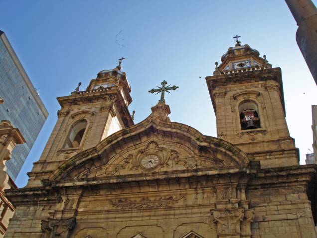 <strong>9. <a href="https://viajeaqui.abril.com.br/estabelecimentos/br-rj-rio-de-janeiro-atracao-n-s-do-carmo-da-antiga-se-1762" rel="NOSSA SENHORA DO MONTE DO CARMO – ANTIGA SÉ" target="_self">NOSSA SENHORA DO MONTE DO CARMO – ANTIGA SÉ</a></strong> (35 metros) Principal igreja do período imperial. Aqui, D. João VI sagrou-se rei de Portugal e D. Pedro I e D. Pedro II, imperadores do Brasil. <em>Endereço: Rua 7 de Setembro, 12</em> <strong>9. <a href="https://viajeaqui.abril.com.br/estabelecimentos/br-rj-rio-de-janeiro-atracao-n-s-do-carmo-da-antiga-se-1762" rel="NOSSA SENHORA DO MONTE DO CARMO – ANTIGA SÉ" target="_self">NOSSA SENHORA DO MONTE DO CARMO – ANTIGA SÉ</a></strong> (35 metros) Principal igreja do período imperial. Aqui, D. João VI sagrou-se rei de Portugal e D. Pedro I e D. Pedro II, imperadores do Brasil. <em>Endereço: Rua 7 de Setembro, 12</em>