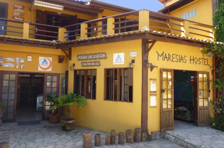 <strong><a href="https://viajeaqui.abril.com.br/estabelecimentos/br-sp-sao-sebastiao-hospedagem-maresias-hostel" rel="Maresias Hostel" target="_blank">Maresias Hostel</a>, em <a href="https://viajeaqui.abril.com.br/cidades/br-sp-sao-sebastiao" rel="Maresias (São Sebastião)" target="_blank">Maresias (São Sebastião)</a> (<a href="https://viajeaqui.abril.com.br/estados/br-sao-paulo" rel="SP" target="_blank">SP</a>)</strong>                                                                        O hostel oferece quartos e chalés e tem piscina, wi-fi, área para churrasco e um Rock Bar que abre todas as noites.