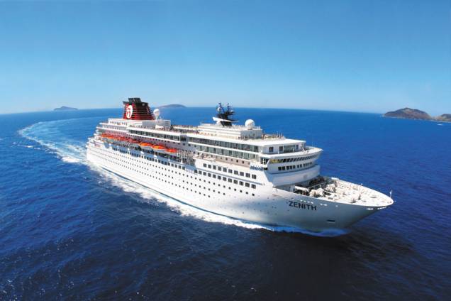 <strong>Cruzeiro pela costa brasileira – 4 noites – R$ 591</strong><br /><br />O navio Zenith, da Pullmantur, percorrerá <a href="https://viajeaqui.abril.com.br/cidades/br-pe-recife" rel="Recife">Recife</a>, <a href="https://viajeaqui.abril.com.br/cidades/br-ba-salvador" rel="Salvador">Salvador</a> e <a href="https://viajeaqui.abril.com.br/cidades/br-rj-rio-de-janeiro" rel="Rio de Janeiro">Rio de Janeiro</a>. O pacote inclui acomodação em cabine dupla interna, em sistema all-inclusive.<br /><br /><strong>Quando:</strong> saída em 9 de dezembro<br /><strong>Pagamento:</strong> em até 10 vezes sem juros<br /><strong>Quem leva: </strong>a <strong>CVC</strong> (11/2191-8410, <a href="https://www.cvc.com.br" rel="www.cvc.com.br" target="_blank">www.cvc.com.br</a>) <strong>Cruzeiro pela costa brasileira – 4 noites – R$ 591</strong><br /><br />O navio Zenith, da Pullmantur, percorrerá <a href="https://viajeaqui.abril.com.br/cidades/br-pe-recife" rel="Recife">Recife</a>, <a href="https://viajeaqui.abril.com.br/cidades/br-ba-salvador" rel="Salvador">Salvador</a> e <a href="https://viajeaqui.abril.com.br/cidades/br-rj-rio-de-janeiro" rel="Rio de Janeiro">Rio de Janeiro</a>. O pacote inclui acomodação em cabine dupla interna, em sistema all-inclusive.<br /><br /><strong>Quando:</strong> saída em 9 de dezembro<br /><strong>Pagamento:</strong> em até 10 vezes sem juros<br /><strong>Quem leva: </strong>a <strong>CVC</strong> (11/2191-8410, <a href="https://www.cvc.com.br" rel="www.cvc.com.br" target="_blank">www.cvc.com.br</a>)