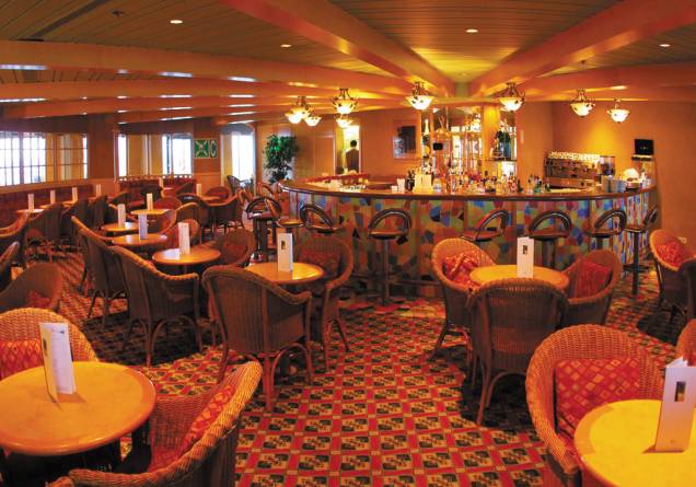 Interior do navio tem dois restaurantes e seis bares<br /> Interior do navio tem dois restaurantes e seis bares<br />