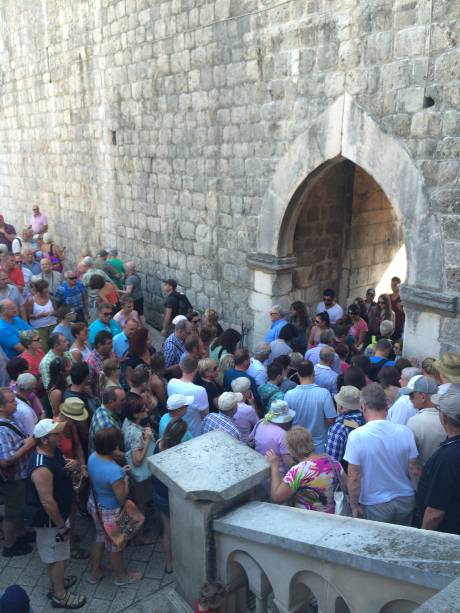 Saída de estádio? Saída de show? Não, é só a entrada na Cidade Histórica Saída de estádio? Saída de show? Não, é só a entrada na Cidade Histórica