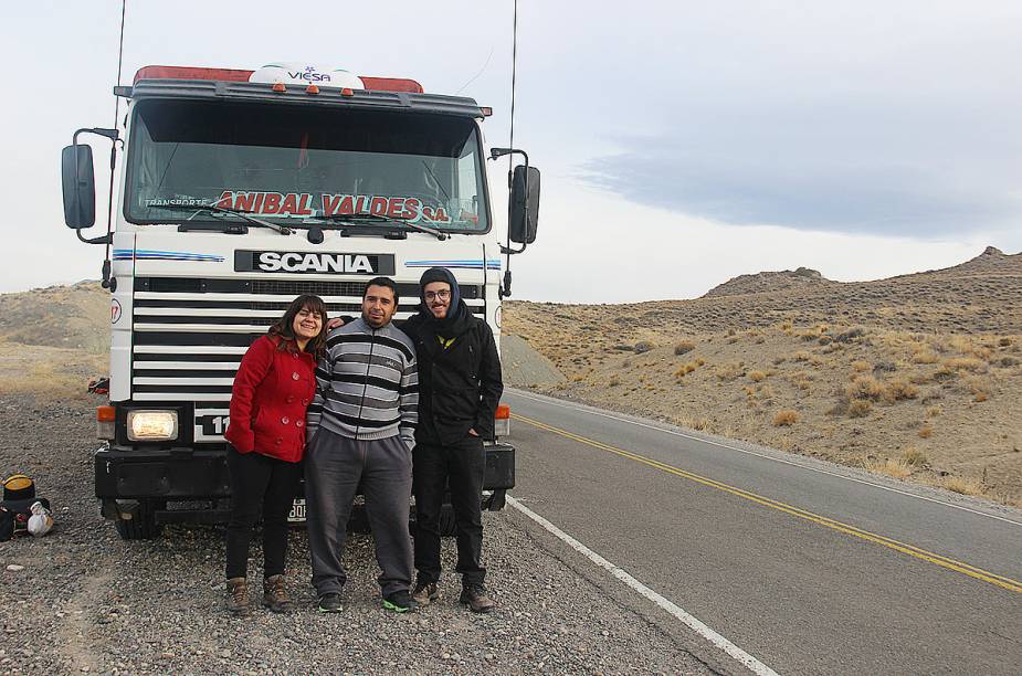 <strong><a href="https://viajeaqui.abril.com.br/cidades/ar-patagonia" rel="Patagônia" target="_blank">Patagônia</a> - <a href="https://viajeaqui.abril.com.br/paises/argentina" rel="Argentina " target="_blank">Argentina </a></strong>Eles conseguiram! Um caminhoneiro gente boa além de dar carona, contou ótimas histórias. <strong><a href="https://viajeaqui.abril.com.br/cidades/ar-patagonia" rel="Patagônia" target="_blank">Patagônia</a> - <a href="https://viajeaqui.abril.com.br/paises/argentina" rel="Argentina " target="_blank">Argentina </a></strong>Eles conseguiram! Um caminhoneiro gente boa além de dar carona, contou ótimas histórias.