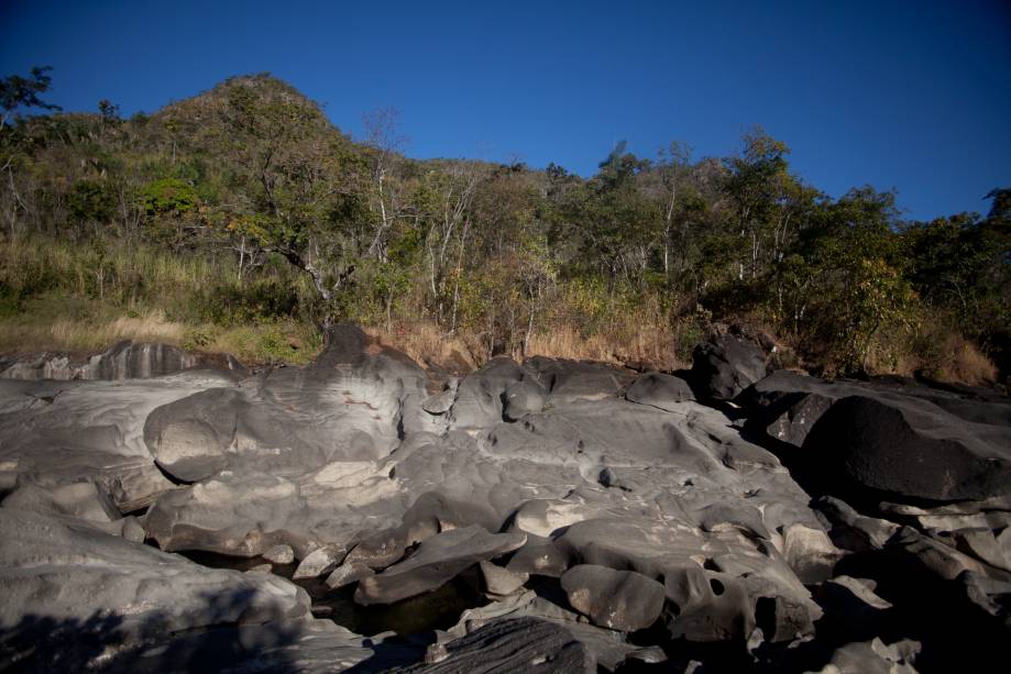 <strong><a href="https://viajeaqui.abril.com.br/cidades/br-go-chapada-dos-veadeiros" rel="Chapada dos Veadeiros -">Chapada dos Veadeiros</a> </strong>- QUATRO NOITES EM SÃO JORGE        4 noites na <a href="https://pousadacristaldaterra.com.br/" rel="Pousada Cristal da Terra" target="_blank">Pousada Cristal da Terra</a>, com passeios ao Vale da Lua, aos cânions do Parque Nacional e à Cachoeira Almácegas I. Em 16/8.        <strong>Quem leva:</strong> <a href="https://ambiental.tur.br" rel="AMBIENTAL" target="_blank">AMBIENTAL</a> (11/3818-4600)        <strong>Quanto:</strong> desde R$ 1 835