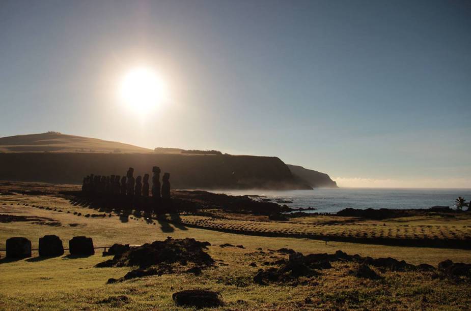 <strong><a href="https://viajeaqui.abril.com.br/cidades/chile-ilha-de-pascoa" rel="Ilha de Páscoa" target="_blank">Ilha de Páscoa</a> - <a href="https://viajeaqui.abril.com.br/paises/chile" rel="Chile" target="_blank">Chile</a></strong> Não é só a beleza do lugar que encantou Marcelo e Tainá, todo o mistério que envolve a história Rapa Nui também deixa a Ilha de Páscoa mais especial: “Impossível não passar horas admirando a natureza junto com aquelas construções magnificas sem e imaginar como eram feitos e transportados” <strong><a href="https://viajeaqui.abril.com.br/cidades/chile-ilha-de-pascoa" rel="Ilha de Páscoa" target="_blank">Ilha de Páscoa</a> - <a href="https://viajeaqui.abril.com.br/paises/chile" rel="Chile" target="_blank">Chile</a></strong> Não é só a beleza do lugar que encantou Marcelo e Tainá, todo o mistério que envolve a história Rapa Nui também deixa a Ilha de Páscoa mais especial: “Impossível não passar horas admirando a natureza junto com aquelas construções magnificas sem e imaginar como eram feitos e transportados”