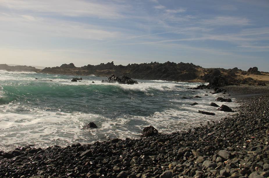 Quando passaram por<strong> Caleta Chañaral de Aceituno</strong>, no <a href="https://viajeaqui.abril.com.br/paises/chile" rel="Chile" target="_blank"><strong>Chile</strong></a>, Tainá e Marcelo trabalharam na<strong> Agrupación de Turismo Delfines</strong> produzindo vídeos e fotos para promover o turismo local