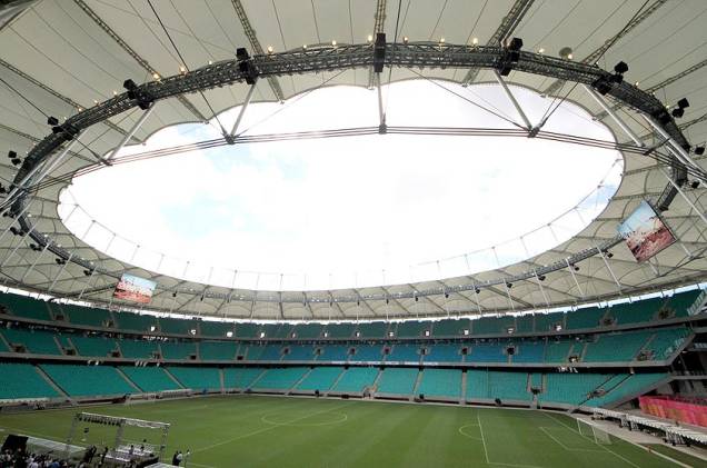 <a href="https://viajeaqui.abril.com.br/estabelecimentos/br-ba-salvador-atracao-estadio-arena-fonte-nova" rel="Arena Fonte Nova – Salvador: " target="_top"><strong>Arena Fonte Nova – Salvador: </strong></a>Construído no mesmo local do antigo estádio Octávio Mangabeira, aberto em 1951 e demolido em 2010. Com três anéis, estrutura verticalizada e todos os 50 mil lugares cobertos, o projeto ao mesmo tempo aproxima o torcedor do campo de jogo e lembra a antiga Fonte Nova, com a tradicional abertura na arquibancada para o Dique do Tororó, que concentra as gigantescas esculturas de orixás do artista plástico Tati Moreno. <a href="https://viajeaqui.abril.com.br/estabelecimentos/br-ba-salvador-atracao-estadio-arena-fonte-nova" rel="Arena Fonte Nova – Salvador: " target="_top"><strong>Arena Fonte Nova – Salvador: </strong></a>Construído no mesmo local do antigo estádio Octávio Mangabeira, aberto em 1951 e demolido em 2010. Com três anéis, estrutura verticalizada e todos os 50 mil lugares cobertos, o projeto ao mesmo tempo aproxima o torcedor do campo de jogo e lembra a antiga Fonte Nova, com a tradicional abertura na arquibancada para o Dique do Tororó, que concentra as gigantescas esculturas de orixás do artista plástico Tati Moreno.