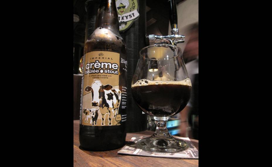 A <strong>Crème Brûllée Stout</strong>, da Imperial, escolheu o inusitado sabor da delicada sobremesa da França para si. O cheiro de baunilha e sabor suave são compensados pelo teor alcoólico generoso: 14,5%