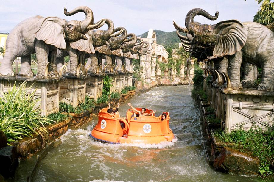 Império das Águas, brinquedo do parque Beto Carrero World, em Penha, Santa Catarina