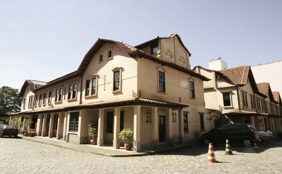 <strong>Vila dos Ingleses:</strong> concebida para abrigar os ingleses que vieram à cidade para a construção da ferrovia São Paulo Railway (Santos-Jundiaí) em 1917, esta vila foi tombada pelo patrimônio histórico e funciona atualmente como um centro de atividades comerciais. Rua Mauá, 836, Luz <strong>Vila dos Ingleses:</strong> concebida para abrigar os ingleses que vieram à cidade para a construção da ferrovia São Paulo Railway (Santos-Jundiaí) em 1917, esta vila foi tombada pelo patrimônio histórico e funciona atualmente como um centro de atividades comerciais. Rua Mauá, 836, Luz