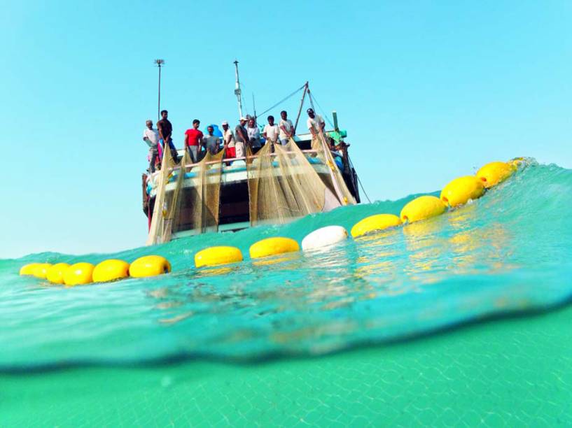 Os <strong>lenjs </strong>são tradicionais barcos de madeira do <strong>Irã </strong>construídos artesanalmente e utilizados para viagens, comércio e pesca. O conhecimento para a fabricação abrange a literatura oral, técnicas de navegação e previsões meteorológicas