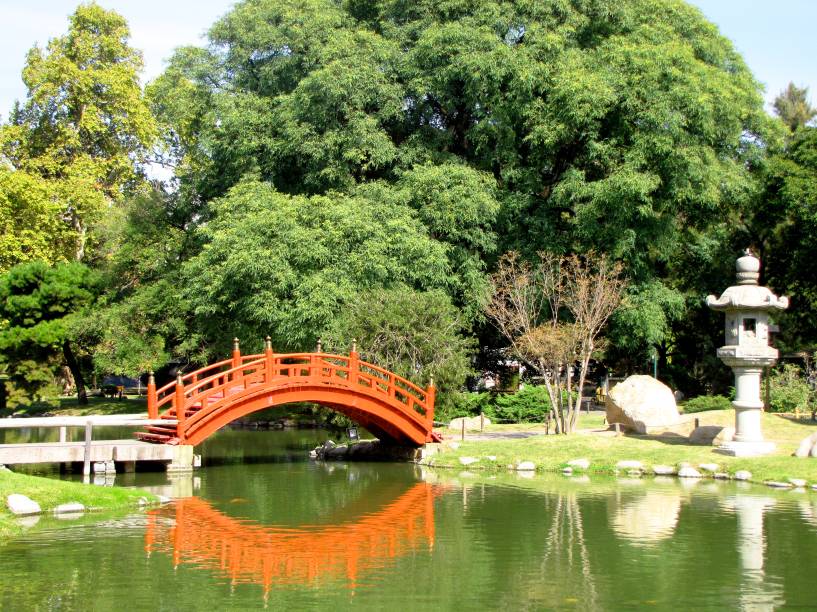 <strong>Jardim Japonês </strong>                                        Como o próprio nome já diz, o lugar é marcado por jardins e casinhas inspirados na cultura japonesa. Ou seja: o lugar rende ótimas fotos e tem o bônus de contar com um bom restaurante. Arborizado, o jardim é uma boa pedida para caminhadas leves, sem pressa