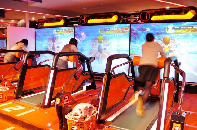 <strong>Tokyo Joypolis </strong>É um gigantesco parque de diversões coberto. Entretanto, apesar das montanhas-russas, o que surpreende é a variedade e modernidade dos simuladores, games e cinemas 3D. Tem 3 andares de atividades para todas as idades.<em>Minato, Daiba, 1−6−1 DECKS Tokyo Beach 3F-5F, Tóquio</em> <strong>Tokyo Joypolis </strong>É um gigantesco parque de diversões coberto. Entretanto, apesar das montanhas-russas, o que surpreende é a variedade e modernidade dos simuladores, games e cinemas 3D. Tem 3 andares de atividades para todas as idades.<em>Minato, Daiba, 1−6−1 DECKS Tokyo Beach 3F-5F, Tóquio</em>