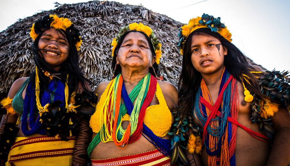 O cacique tem formação superior e pós-graduação em Línguas e estimula que outros indígenas procurem se especializar nas formações que antes eram exclusivas dos imutís (não-índios) e voltar à sua terra para atender à propria comunidade. Entre os cursos mais comuns estão pedagogia, para atuar na formação das crianças na escola da aldeia, e também direito, farmácia e enfermagem