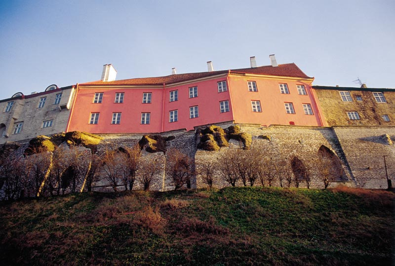 Toompea, a parte alta do centro histórico de Tallinn, na Estônia, é repleta de construções históricas, igrejas e edifícios governamentais