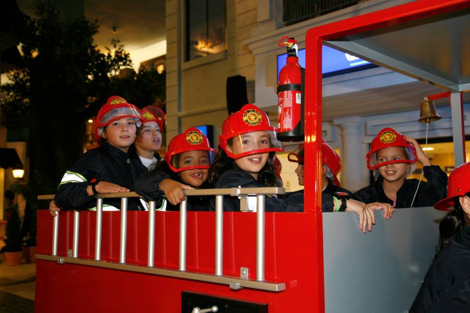Brincando de bombeiros no Kidzania Lisboa