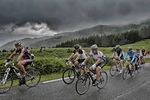 O LÉtape foi idealizado pelos mesmos criadores do Tour de France, a maior competição de ciclismo do mundo, e acontece desde 1993 O LÉtape foi idealizado pelos mesmos criadores do Tour de France, a maior competição de ciclismo do mundo, e acontece desde 1993