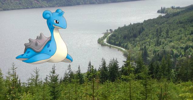 <strong>LAPRAS: LAGO NESS (<a href="https://viajeaqui.abril.com.br/paises/escocia" rel="ESCÓCIA">ESCÓCIA</a>)</strong>O Lapras é um objeto de desejo de qualquer treinador pokémon – e nem adianta ser especialista em algum tipo específico que não os de água, um Lapras é um Lapras! Mas onde seria o habitat de um animal ao mesmo tempo tão belo e tão misterioso? Para descrobrir isso, a gente primeiro leva em conta que ele tem um formato muito parecido com um Plesiossauro, animal pré-históricos comumente usado como referência para Nessie o tal monstro que abriga o Lado Ness, na Escócia. Talvez esse Lapras enganou a gente o tempo todo com essa história de monstro... <strong>LAPRAS: LAGO NESS (<a href="https://viajeaqui.abril.com.br/paises/escocia" rel="ESCÓCIA">ESCÓCIA</a>)</strong>O Lapras é um objeto de desejo de qualquer treinador pokémon – e nem adianta ser especialista em algum tipo específico que não os de água, um Lapras é um Lapras! Mas onde seria o habitat de um animal ao mesmo tempo tão belo e tão misterioso? Para descrobrir isso, a gente primeiro leva em conta que ele tem um formato muito parecido com um Plesiossauro, animal pré-históricos comumente usado como referência para Nessie o tal monstro que abriga o Lado Ness, na Escócia. Talvez esse Lapras enganou a gente o tempo todo com essa história de monstro...