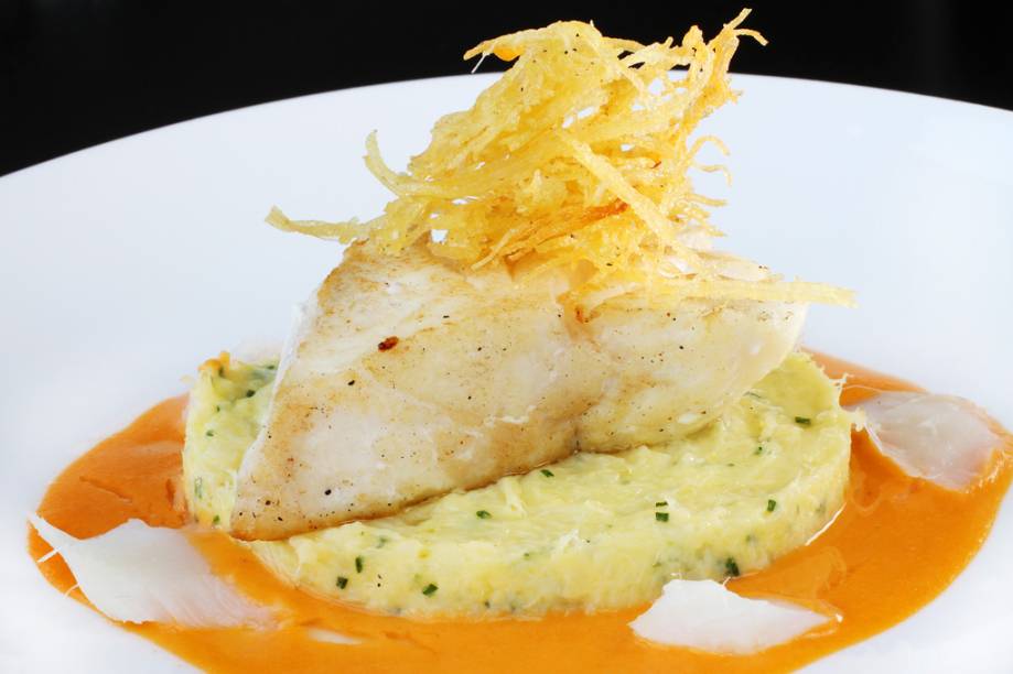 <strong><a href="http:// https://viajeaqui.abril.com.br/estabelecimentos/br-rj-rio-de-janeiro-restaurante-le-pre-catelan-hotel-sofitel-rio" rel="Le Pré Catelan" target="_blank">Le Pré Catelan</a> (Rio de Janeiro</strong><br /><br />A casa três estrelas na avaliação do GUIA QUATRO RODAS sugere para o almoço ou jantar o <strong>escalope de badejo grelhado sobre brandade de bacalhau</strong>, acompanhado pelo molho de moqueca <em>(foto)</em>. O prato custa R$100 mais a taxa de 10%. O restaurante não abre aos domingos. <strong><a href="http:// https://viajeaqui.abril.com.br/estabelecimentos/br-rj-rio-de-janeiro-restaurante-le-pre-catelan-hotel-sofitel-rio" rel="Le Pré Catelan" target="_blank">Le Pré Catelan</a> (Rio de Janeiro</strong><br /><br />A casa três estrelas na avaliação do GUIA QUATRO RODAS sugere para o almoço ou jantar o <strong>escalope de badejo grelhado sobre brandade de bacalhau</strong>, acompanhado pelo molho de moqueca <em>(foto)</em>. O prato custa R$100 mais a taxa de 10%. O restaurante não abre aos domingos.