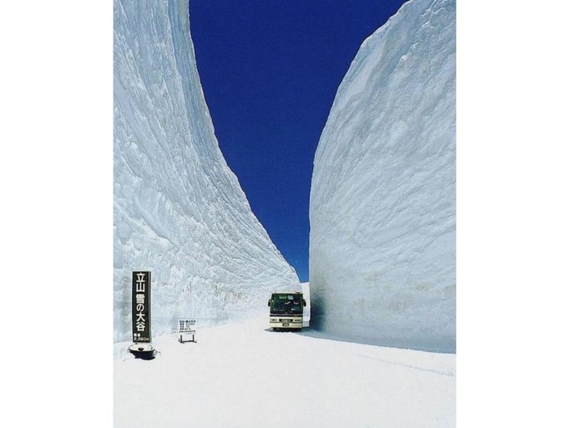 <strong>6. Rota Alpina Kurobe-Tateyama, Japão </strong>Apesar de contar com apenas 37 quilômetros de extensão, essa rota entre as províncias de Nagano e Toyama possui uma diferença vertical de quase 2 mil metros. Durante parte do inverno um "corredor" é construído para permitir a passagem de ônibus turístico pela neve