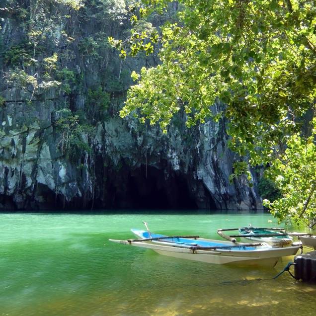 <strong>2. Puerto Princesa, nas Filipinas</strong> Com 8,2 quilômetros, o rio subterrâneo Porto Princesa, nas Filipinas, atravessa uma montanha de calcário, com grutas de onde pendem estalactites e estalagmites, e deságua no Mar da China <strong>2. Puerto Princesa, nas Filipinas</strong> Com 8,2 quilômetros, o rio subterrâneo Porto Princesa, nas Filipinas, atravessa uma montanha de calcário, com grutas de onde pendem estalactites e estalagmites, e deságua no Mar da China