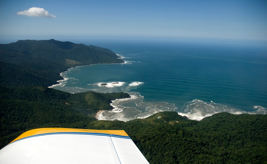 Vista aérea da preservada <strong>Ilhabela (SP)</strong>