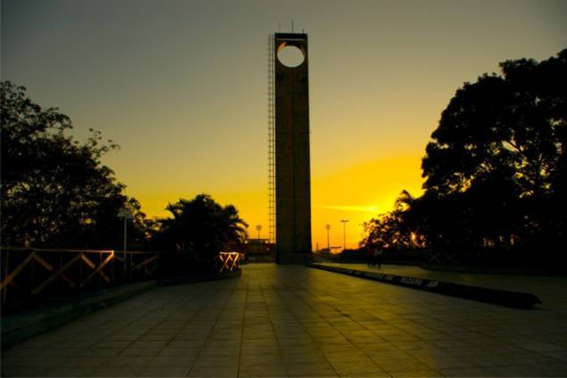 <a href="https://viajeaqui.abril.com.br/estados/br-amapa" rel="Amapá:"><strong>Amapá:</strong></a> Quem está em Macapá pode apreciar um pôr do sol bem em cima da linha do Equador. <a href="https://viajeaqui.abril.com.br/estados/br-amapa" rel="Amapá:"><strong>Amapá:</strong></a> Quem está em Macapá pode apreciar um pôr do sol bem em cima da linha do Equador.