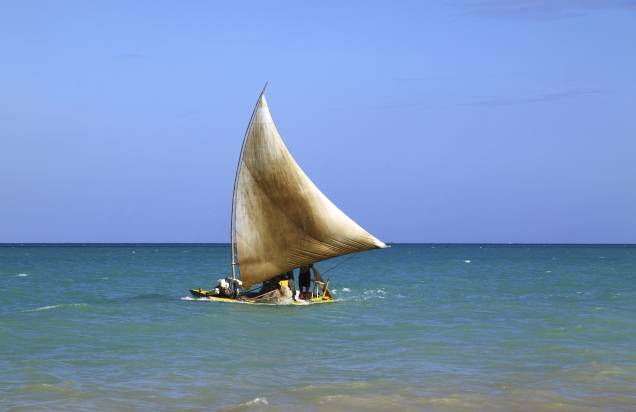 Passeios de jangada em suas belas piscinas naturais estão entre as boas pedidas de quem visita <strong><a href="https://viajeaqui.abril.com.br/cidades/br-al-maceio" rel="Maceió" target="_self">Maceió</a>. </strong>Vale esticar o passeio para circular pelos calçadões e visitar as lojinhas de artesanato Passeios de jangada em suas belas piscinas naturais estão entre as boas pedidas de quem visita <strong><a href="https://viajeaqui.abril.com.br/cidades/br-al-maceio" rel="Maceió" target="_self">Maceió</a>. </strong>Vale esticar o passeio para circular pelos calçadões e visitar as lojinhas de artesanato