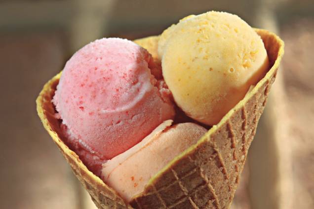Quem gosta de sabores refrescantes, vai se deliciar na sorveteria <a href="https://viajeaqui.abril.com.br/estabelecimentos/br-al-maceio-restaurante-bali" rel="Bali" target="_blank"><strong>Bali</strong></a>, em <a href="https://viajeaqui.abril.com.br/cidades/br-al-maceio" rel="Maceió" target="_blank">Maceió</a> (AL). As bolas de sorvete da casquinha da foto são de sapoti, cajá e cupuaçu Quem gosta de sabores refrescantes, vai se deliciar na sorveteria <a href="https://viajeaqui.abril.com.br/estabelecimentos/br-al-maceio-restaurante-bali" rel="Bali" target="_blank"><strong>Bali</strong></a>, em <a href="https://viajeaqui.abril.com.br/cidades/br-al-maceio" rel="Maceió" target="_blank">Maceió</a> (AL). As bolas de sorvete da casquinha da foto são de sapoti, cajá e cupuaçu