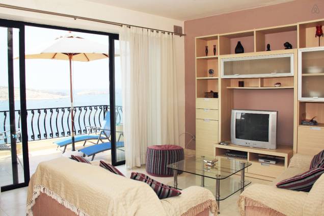 <a href="https://www.airbnb.com.br/rooms/273264" rel="13. Baía de São Paulo, Malta" target="_blank"><strong>13. Baía de São Paulo, Malta</strong></a>O apartamento tem dois quartos grandes e um estúdio menor, e acomoda quatro hóspedes; e segundo o proprietário, a vista da Baía é de 360 graus <a href="https://www.airbnb.com.br/rooms/273264" rel="13. Baía de São Paulo, Malta" target="_blank"><strong>13. Baía de São Paulo, Malta</strong></a>O apartamento tem dois quartos grandes e um estúdio menor, e acomoda quatro hóspedes; e segundo o proprietário, a vista da Baía é de 360 graus