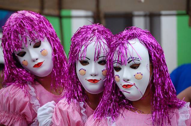 Além dos blocos e circuitos que circulam pelas ruas de Maragojipe, estão nas programações carnavalescas atrações fixas, marchinhas tradicionais e escolha do Rei Momo, da Rainha e das Princesas. A partir da abertura oficial do Carnaval, festa chamada de Grito de Carnaval, o Rei Momo passa a governar, simbolicamente, a cidade nos dias de folia Além dos blocos e circuitos que circulam pelas ruas de Maragojipe, estão nas programações carnavalescas atrações fixas, marchinhas tradicionais e escolha do Rei Momo, da Rainha e das Princesas. A partir da abertura oficial do Carnaval, festa chamada de Grito de Carnaval, o Rei Momo passa a governar, simbolicamente, a cidade nos dias de folia