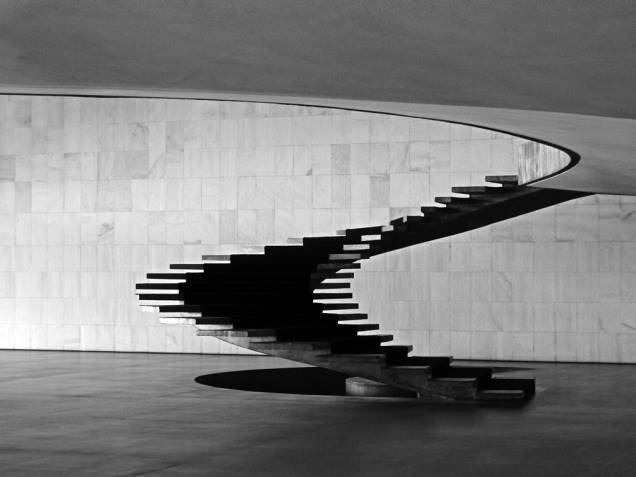 Escada helicoidal projetada pelos artistas Milton Ramos e Joaquim Cardozo, no Palácio Itamaraty, <a href="https://viajeaqui.abril.com.br/cidades/br-df-brasilia" rel="Brasília" target="_blank">Brasília</a>, <a href="https://viajeaqui.abril.com.br/estados/br-distrito-federal" rel="Distrito Federal" target="_blank">Distrito Federal</a> Escada helicoidal projetada pelos artistas Milton Ramos e Joaquim Cardozo, no Palácio Itamaraty, <a href="https://viajeaqui.abril.com.br/cidades/br-df-brasilia" rel="Brasília" target="_blank">Brasília</a>, <a href="https://viajeaqui.abril.com.br/estados/br-distrito-federal" rel="Distrito Federal" target="_blank">Distrito Federal</a>
