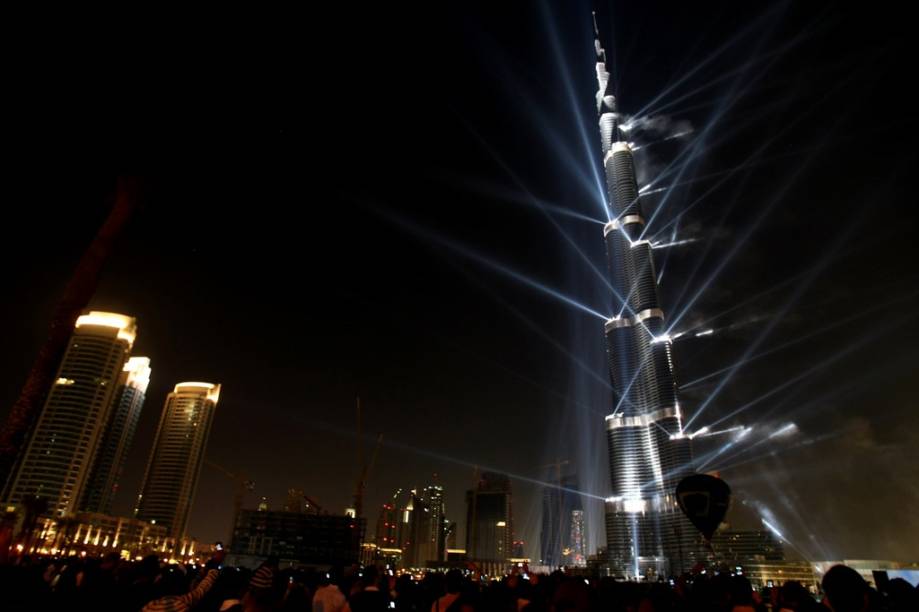 <strong>Burj Khalifa, Dubai, Emirados Árabes Unidos</strong>Mais alto edifício do planeta com 830 metros de altura, o Burj Khalifa é apenas a última novidade na recente onda de estruturas espetaculares do Golfo Pérsico. A combinação da recursos trazidos pelo petróleo e parcerias feitas com grandes escritórios de arquitetura deu um ar mais cosmopolita à região, sem deixar de levar em conta os valores e apuro estético do Islã