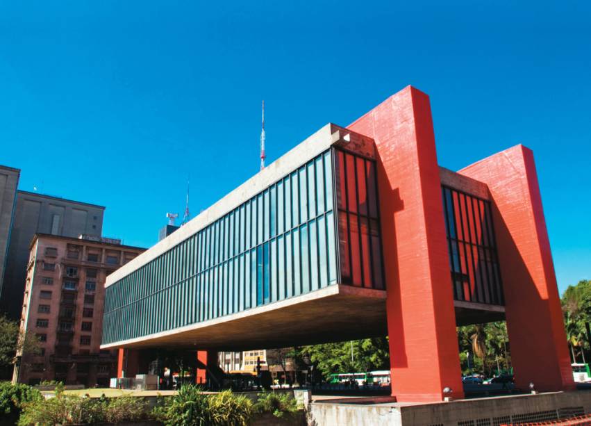 <strong>1. <a href="https://viajeaqui.abril.com.br/estabelecimentos/br-sp-sao-paulo-atracao-museu-de-arte-de-sao-paulo-masp" rel="Masp, em São Paulo" target="_blank">Masp, em São Paulo</a></strong>O prédio projetado pela arquiteta Lina Bo Bardi, em plena avenida Paulista, é um marco da cidade. O Museu de Arte de São Paulo tem a melhor coleção de arte do hemisfério sul, com aproximadamente 8 mil peças no acervo fixo.<strong>Grátis: Às terças-feiras, mas é preciso retirar o ingresso na bilheteria no térreo do prédio, das 10h às 18h.</strong>Você economiza: R$ 25Endereço: Av. Paulista, 1578, São Paulo <strong>1. <a href="https://viajeaqui.abril.com.br/estabelecimentos/br-sp-sao-paulo-atracao-museu-de-arte-de-sao-paulo-masp" rel="Masp, em São Paulo" target="_blank">Masp, em São Paulo</a></strong>O prédio projetado pela arquiteta Lina Bo Bardi, em plena avenida Paulista, é um marco da cidade. O Museu de Arte de São Paulo tem a melhor coleção de arte do hemisfério sul, com aproximadamente 8 mil peças no acervo fixo.<strong>Grátis: Às terças-feiras, mas é preciso retirar o ingresso na bilheteria no térreo do prédio, das 10h às 18h.</strong>Você economiza: R$ 25Endereço: Av. Paulista, 1578, São Paulo