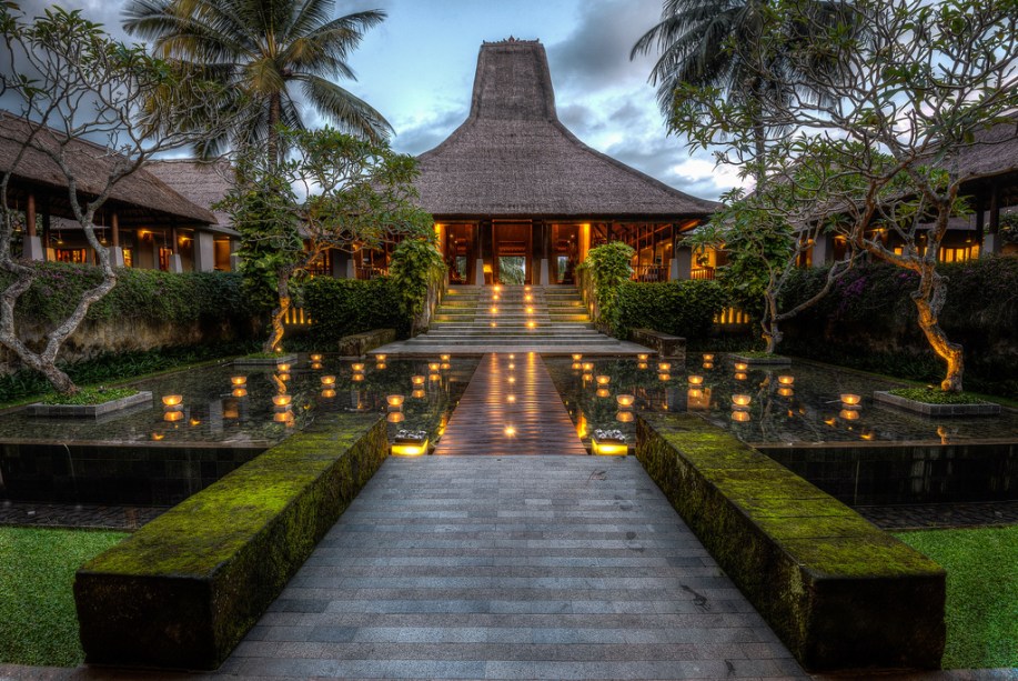 Literalmente uma ilha hindu num país muçulmano, <a href="https://preprod.viagemeturismo.abril.com.br/cidades/bali-4/">Bali</a> é um destino encantador onde o viajante encontrará massagens vigorosas, ondas para surfar, um povo sempre sorridente e uma gastronomia pujante. Na foto, o Maya Resort