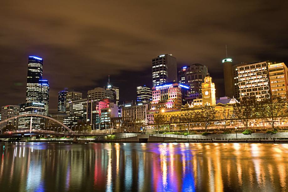 Boa parte dos parques e da vida social de Melbourne transcorre ao longo do rio Yarra