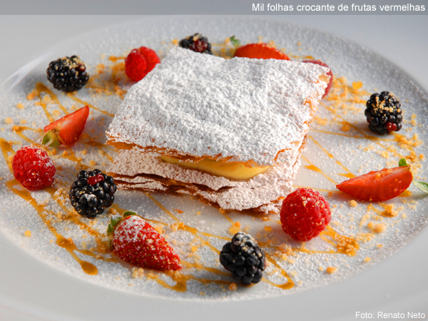 Prato de Roberta Sudbrack: mil folhas crocante de frutas vermelhas Prato de Roberta Sudbrack: mil folhas crocante de frutas vermelhas