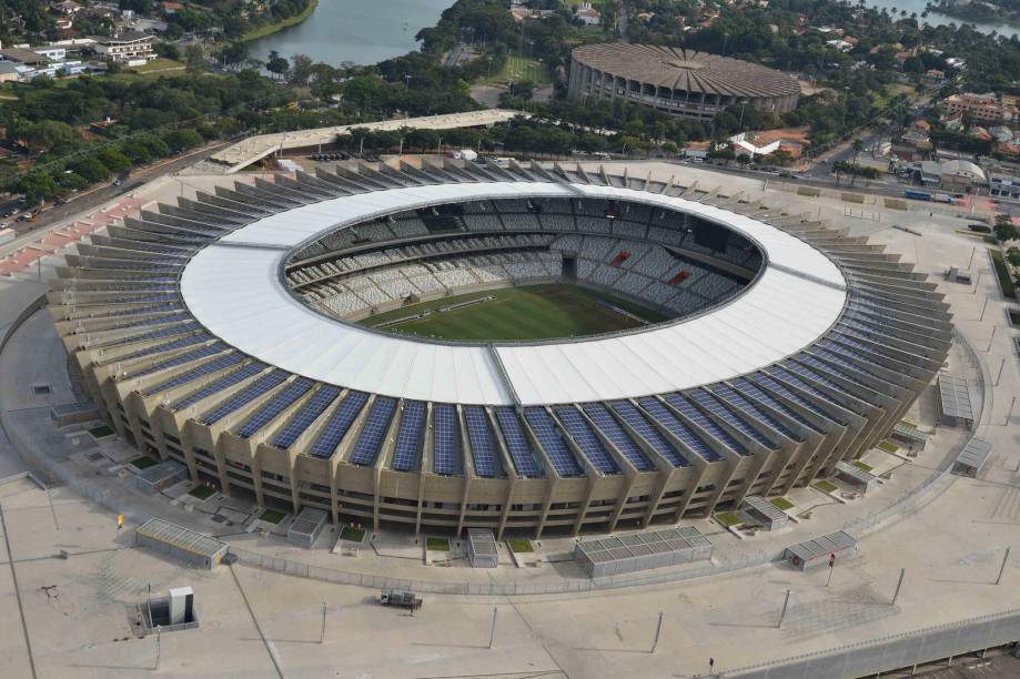 <strong><a href="https://viajeaqui.abril.com.br/estabelecimentos/br-mg-belo-horizonte-atracao-mineirao-estadio-governador-magalhaes-pinto" rel="Mineirão" target="_self">Mineirão</a></strong>                Parada obrigatória na cidade, o estádio é considerado pelos mineiros como um verdadeiro patrimônio. Inaugurado em 1965, ele acompanhou a ascenção de dois grandes clubes no futebol brasileiro: Atlético-MG e Cruzeiro. Reformado para a Copa do Mundo de 2014, o Mineirão serve não só como palco de eventos esportivos: ele abriga o Museu Brasileiro do Futebol, que abriga objetos históricos e recursos audiovisuais para contar a história do esporte