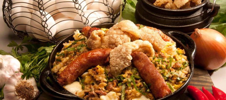 <a href="https://www.choppdafabrica.com.br/" rel="Chopp da Fábrica " target="_blank"><strong>Chopp da Fábrica </strong></a>Apesar do nome, esse bar tradicional do fim de noite belorizontino não serve chope. O que faz os boêmios lotarem o estabelecimento durante a hora de almoço e à noite é o famoso mixidão com torresmo, carne desfiada, ovo, couve e linguiça. Ainda que não tenha chope, não faltam cervejas no cardápio, assegurando a saideira antes de ir pra casa. <strong>Endereço: </strong>Avenida do Contorno, 2736, Santa Efigênia. Abre de segunda a segunda, de 18h à meia noite, sábado e domingo a partir de 11h30 <a href="https://www.choppdafabrica.com.br/" rel="Chopp da Fábrica " target="_blank"><strong>Chopp da Fábrica </strong></a>Apesar do nome, esse bar tradicional do fim de noite belorizontino não serve chope. O que faz os boêmios lotarem o estabelecimento durante a hora de almoço e à noite é o famoso mixidão com torresmo, carne desfiada, ovo, couve e linguiça. Ainda que não tenha chope, não faltam cervejas no cardápio, assegurando a saideira antes de ir pra casa. <strong>Endereço: </strong>Avenida do Contorno, 2736, Santa Efigênia. Abre de segunda a segunda, de 18h à meia noite, sábado e domingo a partir de 11h30