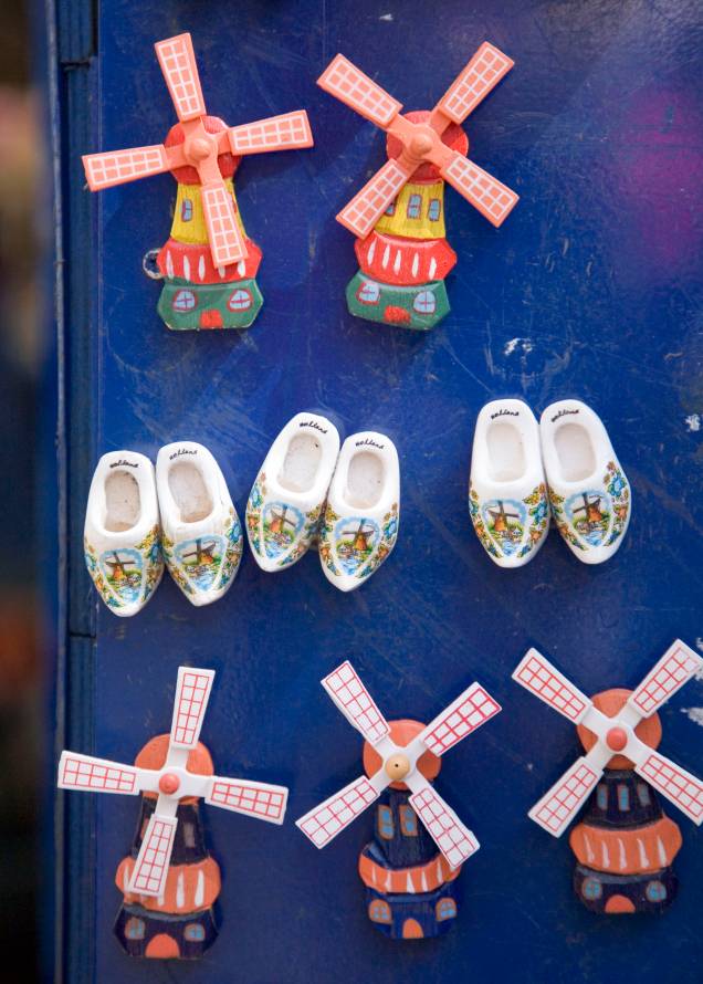 Além dos tamancos de madeira, outra atração que imediatamente lembra a <a href="https://preprod.viagemeturismo.abril.com.br/paises/holanda/" target="_blank">Holanda</a> são os moinhos de vento, um símbolo campestre e bucólico Além dos tamancos de madeira, outra atração que imediatamente lembra a <a href="https://preprod.viagemeturismo.abril.com.br/paises/holanda/" target="_blank">Holanda</a> são os moinhos de vento, um símbolo campestre e bucólico