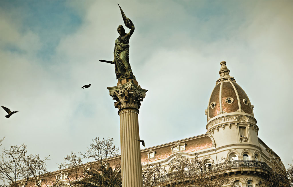 Um dia qualquer: o Palácio Montero, de 1929, na Plaza de Cagancha Um dia qualquer: o Palácio Montero, de 1929, na Plaza de Cagancha
