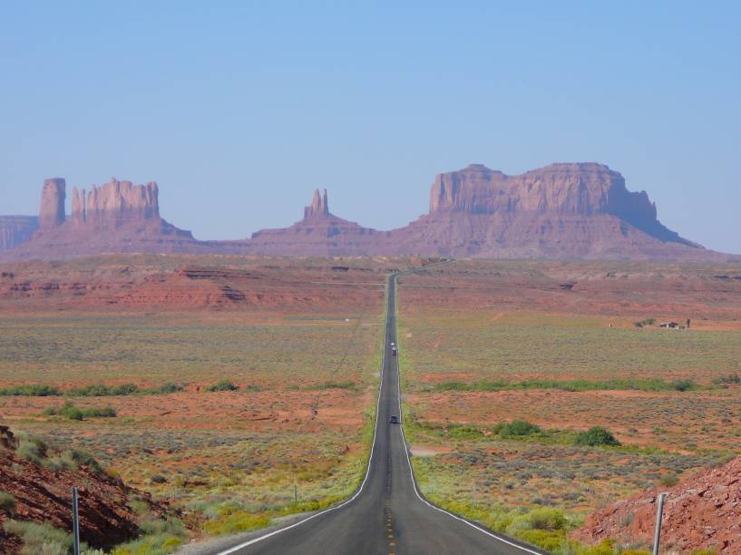 <strong>DE MOTORHOME</strong>                                    Partindo de Phoenix, capital do Arizona, as oito noites do pacote permitem conhecer as principais atrações locais a bordo de um motorhome, com capacidade máxima de sete pessoas. A devolução do veículo é na extravagante <a href="https://viajeaqui.abril.com.br/cidades/estados-unidos-las-vegas" rel="Las Vegas" target="_blank">Las Vegas</a>, no estado de Nevada.                                    <strong>Quando:</strong> em outubro                                    <strong>Quem leva:</strong> <a href="https://pisa.tur.br/" rel="Pisa" target="_blank">Pisa</a>                                    <strong>Quanto:</strong> US$ 3 166