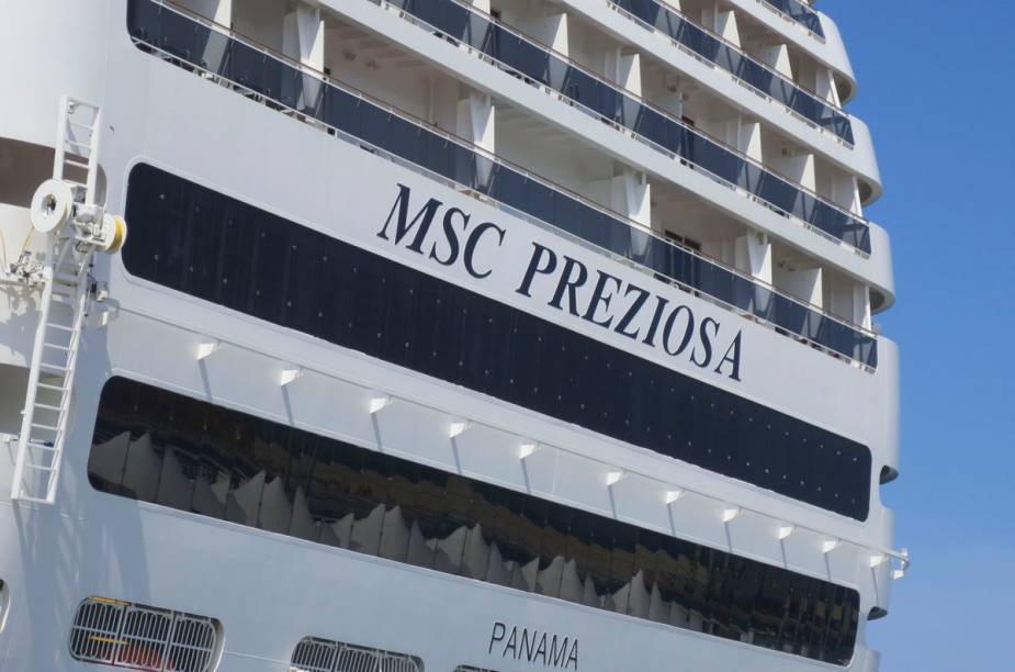 <strong>MSC PREZIOSA</strong>                Com sua escada de cristais Swarovski e o maior tobogã aquático em alto-mar, o cruzeiro promete luxo e diversão nas 19 noites a bordo. O percurso, entre <a href="https://viajeaqui.abril.com.br/cidades/italia-veneza" rel="Veneza" target="_blank"><strong>Veneza</strong></a> e <a href="https://viajeaqui.abril.com.br/cidades/br-sp-santos" rel="Santos" target="_blank"><strong>Santos</strong></a>, passa por <strong><a href="https://viajeaqui.abril.com.br/paises/malta" rel="Malta" target="_blank">Malta</a>, <a href="https://viajeaqui.abril.com.br/cidades/espanha-barcelona" rel="Barcelona" target="_blank">Barcelona</a>, Funchal, ilhas Canárias, <a href="https://viajeaqui.abril.com.br/cidades/br-ba-salvador" rel="Salvador" target="_blank">Salvador</a></strong> e <a href="https://viajeaqui.abril.com.br/cidades/br-rj-rio-de-janeiro" rel="Rio de Janeiro" target="_blank"><strong>Rio de Janeiro</strong></a>.                <strong>QUANDO:</strong> Em 8 de novembro                <strong>QUEM LEVA:</strong> A <a href="https://msccruzeiros.com.br" rel="MSC" target="_blank"><strong>MSC</strong></a> (11/4003-1058)                <strong>QUANTO:</strong> US$ 1 118 (com taxas)