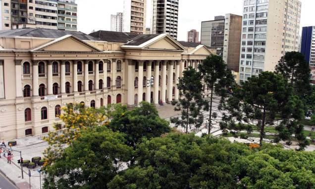 Fundada em 1912, a Universidade Federal do Paraná é a mais antiga do Brasil Fundada em 1912, a Universidade Federal do Paraná é a mais antiga do Brasil