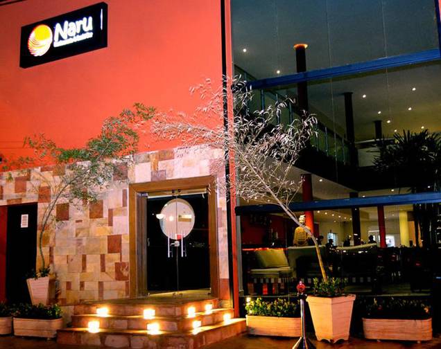 <strong>Para provar: Naru Restaurant e Sushi Bar </strong> O restaurante japonês na verdade é brasileiro. A rede vai abrir sua primeira unidade nos EUA. Além dos sushis e quitutes japoneses, é possível matar um pouquinho a saudade do Brasil com uma das opções de “sakerinhas” (capirinhas de frutas com sakê) que estão no menu <strong>Para provar: Naru Restaurant e Sushi Bar </strong> O restaurante japonês na verdade é brasileiro. A rede vai abrir sua primeira unidade nos EUA. Além dos sushis e quitutes japoneses, é possível matar um pouquinho a saudade do Brasil com uma das opções de “sakerinhas” (capirinhas de frutas com sakê) que estão no menu